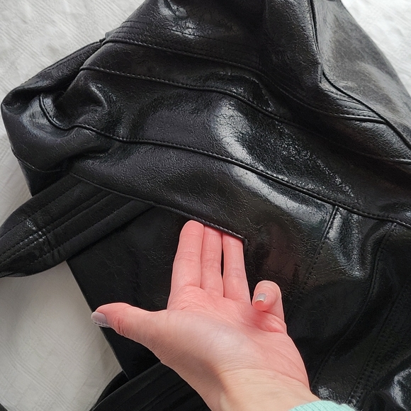 Matt & Nat black zipper purse - Picture 9 of 10